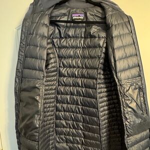 Patagonia Women’s Packable Parka Size Small NAVY